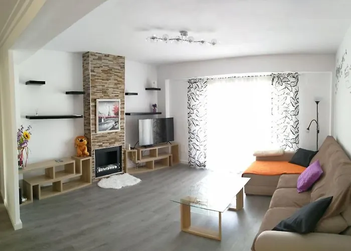 Beautiful Near Port And Castle Apartment